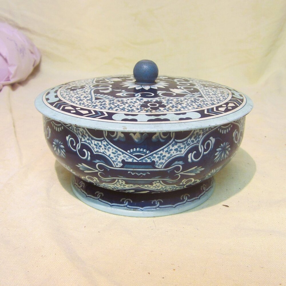 VTG TIN BOWL W/LID BLUE ON BLUE DECORATIVE MADE IN ENGLAND